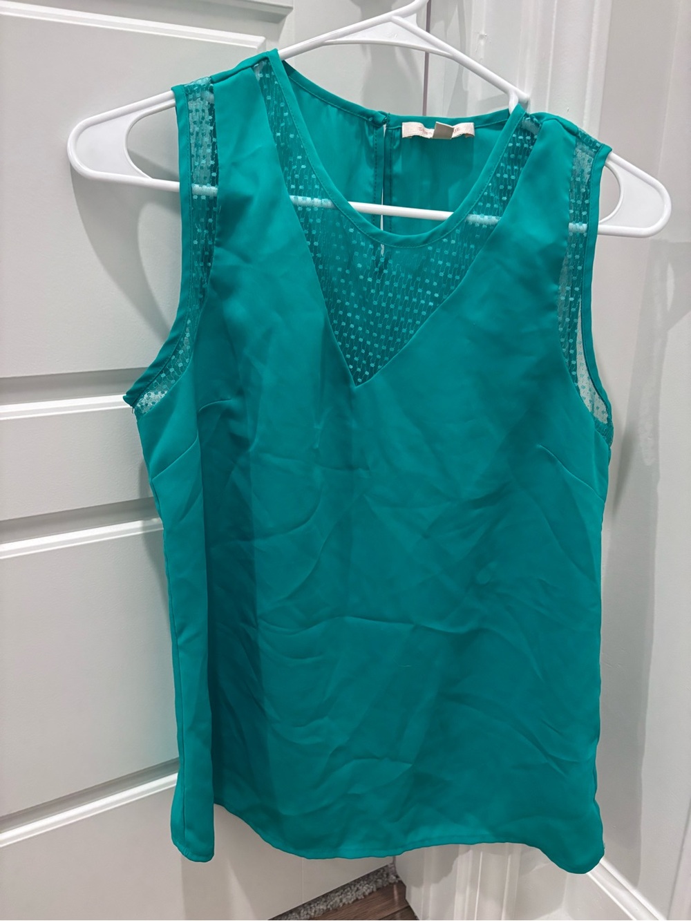 Sleeveless Green Lace-Accent Shell Top